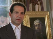 Ein Milliardär wurde von einem Polizisten in Notwehr erschossen. Doch Monk (Tony Shalhoub) stellt bei seinen Ermittlungen fest, dass der Fall doch nicht so klar ist, wie er zunächst scheint...