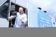 Johann Lafer am Küchen-Truck.