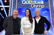 Moderatorin Esther Sedlaczek mit den Kandidaten des Teams "Schauspieler": Dietmar Bär und Klaus J. Behrendt, beide Schauspieler.