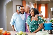(v.li.): Anthony Anderson (Andre ‚Dre‘ Johnson), Laurence Fishburne (Pops), Loretta Devine (Lynette).