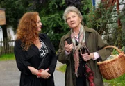 ARD STURM DER LIEBE FOLGE 1887, am Donnerstag (28.11.13) um 15:10 Uhr im ERSTEN. Magdalena (Petra Berndt, l.) sucht ein offenes Wort mit Hildegard (Antje Hagen, r.), da diese sehr unter Alfons neuem Lebensstil zu leiden scheint.