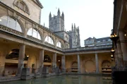 Im passend benannten Ort Bath entspringt die berühmteste heiße Quelle Großbritanniens.