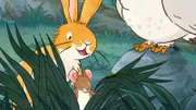 Der kleine Hase spielt mit seinen Freunden auf der Wiese Fangen.