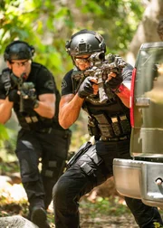 (v.l.i): Jay Harrington (David Kay), David Lim (Victor Tan).