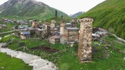 Das Dorf Ushguli.; hr-fernsehen GEORGIEN – KOMMT AUF DIE BUCKET LIST, Ein Film von Nina Heins und Felix Leichum, am Freitag um 20:15 Uhr. Das Dorf Ushguli.