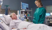 Dr. Lea Peters (Anja Nejarri) macht sich Sorgen um ihren Vater Ludwig (Hermann Beyer). Er ist ein brillanter Kopf, Wissenschaftler, etwas verschroben, aber immer liebevoll. Vor einiger Zeit hat sich herausgestellt, dass Ludwig unter einer bipolaren Störung leidet und er kommt damit nicht zurecht. Nun liegt er nach einem Sturz vom Balkon in der Sachsenklinik und sowohl Lea als auch Ludwig müssen sich mit der neuen Situation auseinander setzen. Was Lea nicht weiß, der Sturz war kein Unfall.