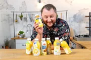 Milchdrinks gibt es in verschiedenen Geschmacksrichtungen. Sebastian Lege nimmt Bananenmilchdrinks unter die Lupe und geht der Frage nach: Wie viel Banane steckt wirklich in der Flasche? Milchdrinks gibt es in verschiedenen Geschmacksrichtungen. Sebastian Lege nimmt Bananenmilchdrinks unter die Lupe und geht der Frage nach: Wie viel Banane steckt wirklich in der Flasche?