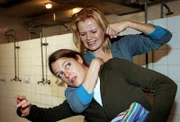 (v.li.): Elke Winkens (Niki Herzog), Isabella Szendzielorz (Karin Sokol).