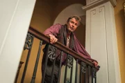 Der Große Supremo" (Jason Flemyng) wird gegen seinen Willen festgehalten, damit er den Diamanten "Das Auge der Morgenröte" herausgibt.