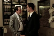 Alexander Schubert (Laurence Rupp, l.) hat seinen alten Freund Sven Lebert (Nils Strunk, r.) erpresst.