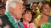 ARD DAS TRAUMHOTEL - BRASILIEN, D/A, Regie Otto W. Retzer, am Freitag um 20:15 Uhr und am Sonntag um 14:30 Uhr im Ersten. Henriette (Heidelinde Weis) und Leopold (Peter Weck) amüsieren sich bei einer Veranstaltung in ihrem Luxusresort.