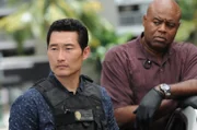 Das Team untersucht den mysteriösen Tod eines wohlhabenden Einsiedlers, während Adam von der Yakuza entführt wird: Grover (Chi McBride, r.) und Chin (Daniel Dae Kim, l.) ...