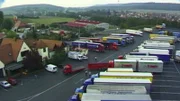 Parkende LKWs auf dem Autohof Geiselwind.