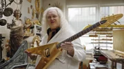 Sogar Rockgitarren hat Vergolder Dietmar Feldmann schon veredelt.