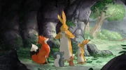 Der große und der kleine braune Hase suchen zusammen mit der kleinen Feldmaus, dem Grauhörnchen und dem Fuchs Schutz vor dem Gewitter.