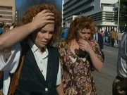 Die ortsansässige Mutter Edye Raines und ihre Mutter Kathy Sanders erkennen, dass sich die Explosion in dem Gebäude ereignet hat, in dem sich Raines' Kindertagesstätte befindet.