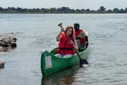 Sambia Mira Weingart auf einer Kayak-Tour auf dem Sambesi.
