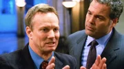 Wird Nate (Bill Irwin, l.) Detective Goren (Vincent D'Onofrio) den Namen eines Mörders verraten?