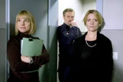 (v.li.): Kristina Sprenger (Karin Kofler), Ferry Öllinger (Kroisleitner), Karin Giegerich (Nikol Krüger).