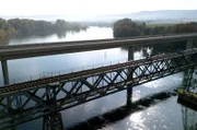 Die Rheinbrücke bei Etzwilen: Auf der stillgelegten Strecke kann man den Rhein mit derm Schienenvelo überqueren.