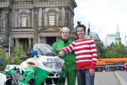 Willi mit Polizist Jörg Sahner von der Berliner Polizei