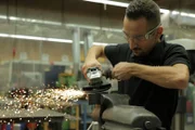 Die Häftlinge haben hier die Möglichkeit, eine Ausbildung abzuschließen. Externe Kundenaufträge fertigzustellen steigert dabei die Motivation zusätzlich.