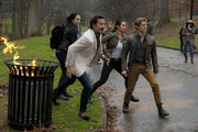 (v.l.n.r.) Riley Davis (Tristin Mays); Russ Taylor (Henry Ian Cusick); Desi Nguyen (Levy Tran); Angus MacGyver (Lucas Till)