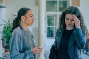 (v.li.): Vero Amos (Mara Romei), Jennifer Tichy (Anja Pichler).