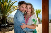 Gemeinsamer Urlaub auf Teneriffa: Tinka (Anna König) und ihr Traummann Jürgen (Janek Rieke).