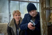Marie Brand (Mariele Millowitsch) und Simmel (Hinnerk Schönemann) nähern sich einem Verdächtigen.