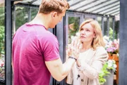 Im Traum ist Katja (Isabell Stern, r., mit Martin Walde, l.) die Wächterin ihres eigenen Gefängnisses.