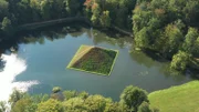 Ein Ausflug ins Grüne mit vielen Entdeckungen und Tipps. Die Gartenreise durch Brandenburg führt von Rheinsberg über Neuruppin, Buckow und Forst bis nach Potsdam-Sanssouci. 30 bezaubernde Orte, die zum Staunen und Erleben einladen. - Pücklers Gartenanlage in Branitz.