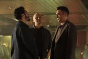 (v.l.n.r.) Beto Perez (Anthony Lee Medina); Samuel Jacobson (Michael Mastro); FBI SA Stuart Scola (John Boyd)