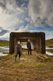 Die Londoner Scotland-Yard-Beamtin Kate Linville (Henny Reents) und Scarboroughs Polizeichef Caleb Hale (Lucas Gregorowicz) versuchen das Verschwinden von Teenagerinnen aufzuklären.