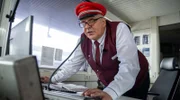 Gleisaufsicht Günther Wollschläger ist im Hauptbahnhof Hannover Ansprechpartner für Fahrgäste.