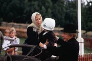 Anton (Allan Edwall) und Alma (Emy Storm) müssen ihren Sohn Michel (Jan Ohlsson) zum Arzt bringen, weil er mit seinem Kopf in einer Suppenschüssel steckengeblieben ist.