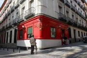 Die 1870 gegründete „La Bola Taberna“ ist ein beliebter Ort für Madrids berühmten Eintopf „Cocido Madrileño“.