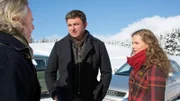Der Künstler Georg Ittermann (Gregor Seberg, l.) gibt seiner Freundin Marie (Picco von Groote, r.) und Dr. Gruber (Hans Sigl, M.) Anlass zur Sorge.