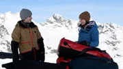 Durch einen Zufall erfahren Joshua Bergmann (Luke Matt Röntgen) und Alina Stritzinger (Laila Marie Noëlle Padotzke), dass sie Halbgeschwister sind.