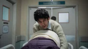 Als stellvertretender Stationsarzt der Gynäkologie hat Adam Kay (Ben Whishaw) mit dem täglichen Wahnsinn des öffentlichen Gesundheitssystems zu tun. Zu viele Patienten, zu wenig Personal und kaum Zeit, um abzuschalten. Was soll da schon schief gehen?