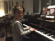 Mikas Lieblingsinstrument ist der Flügel – weil der so schön klingt.