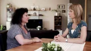 Sandra Eckardt (r.) unterstützt Brigitte bei der Suche nach ihrem Bruder Jürgen.