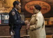 Deputy Inspector Regina Haywood (Amanda Warren, l.); Vivian Booker (Caroline Clay)