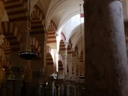 Mezquita-Catedral in Córdoba: Eine Moschee, die nach der Reconquista in eine Kirche umgewandelt wurde.