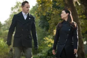 Im Fall des vermissten Kollegen führt die Spur Watson (Lucy Liu, r.) und Holmes (Jonny Lee Miller, l.) zu einer weiteren Person, die verschwunden ist ...