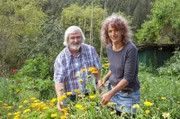 Helga Wisser (rechts) und Experte Dr. Michael Ernst bei dessen 1. Besuch im Juli.