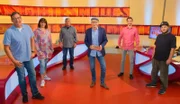 Greta (Laura Osswald, r.) wagt mit Miro (Pablo Sprungala, l.) doch den Sprung ins Ungewisse.