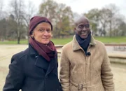 Gemeinsamer Spaziergang mit intensiven Gesprächen: Moderator Pierre M. Krause(li.) und Entertainer Bruce Darnell.