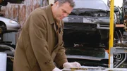 Die Spur einer vermissten Frau führt zu einem Schrottplatz. Detective Goren (Vincent D'Onofrio) geht den Hinweisen vor Ort nach.