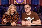 Rateteam-Kapitän Elton (r.) und die Schauspielerin Anna Schudt (l.) bilden ein Rateteam.